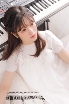 钟嘉欣晒孕期泳装照